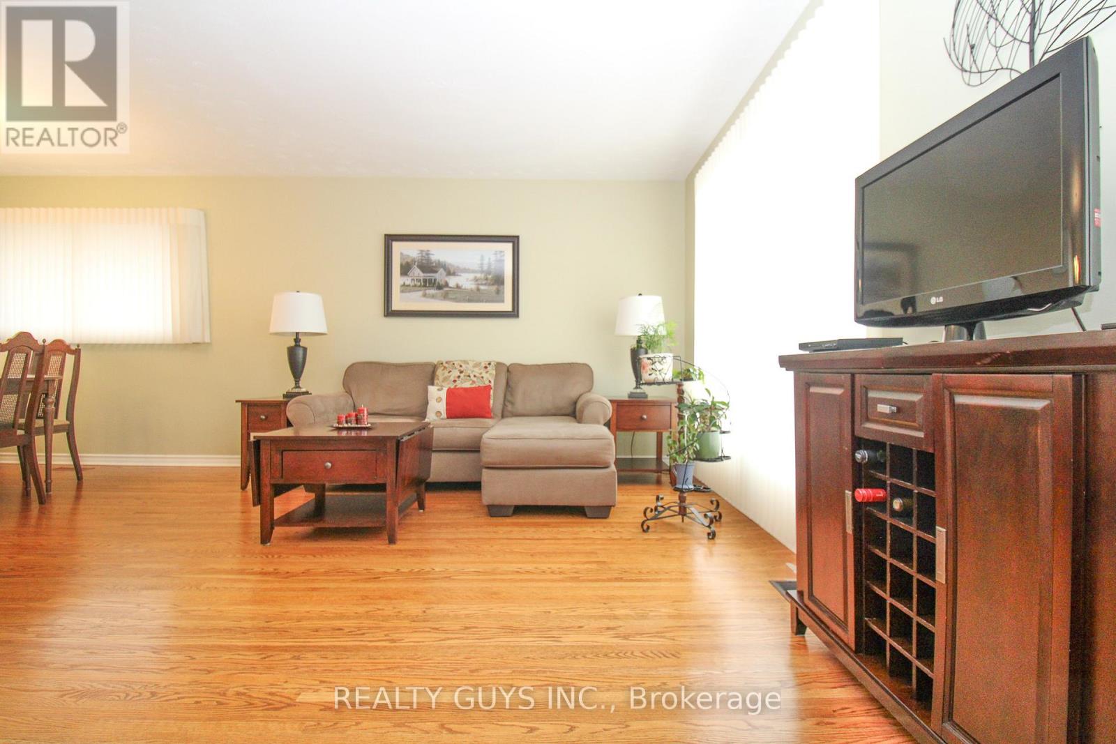 615 SAUGEEN CRESCENT - 12
