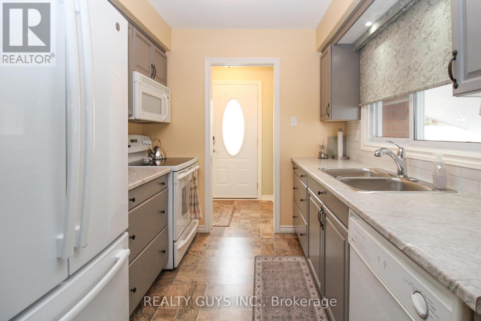 615 SAUGEEN CRESCENT - 17