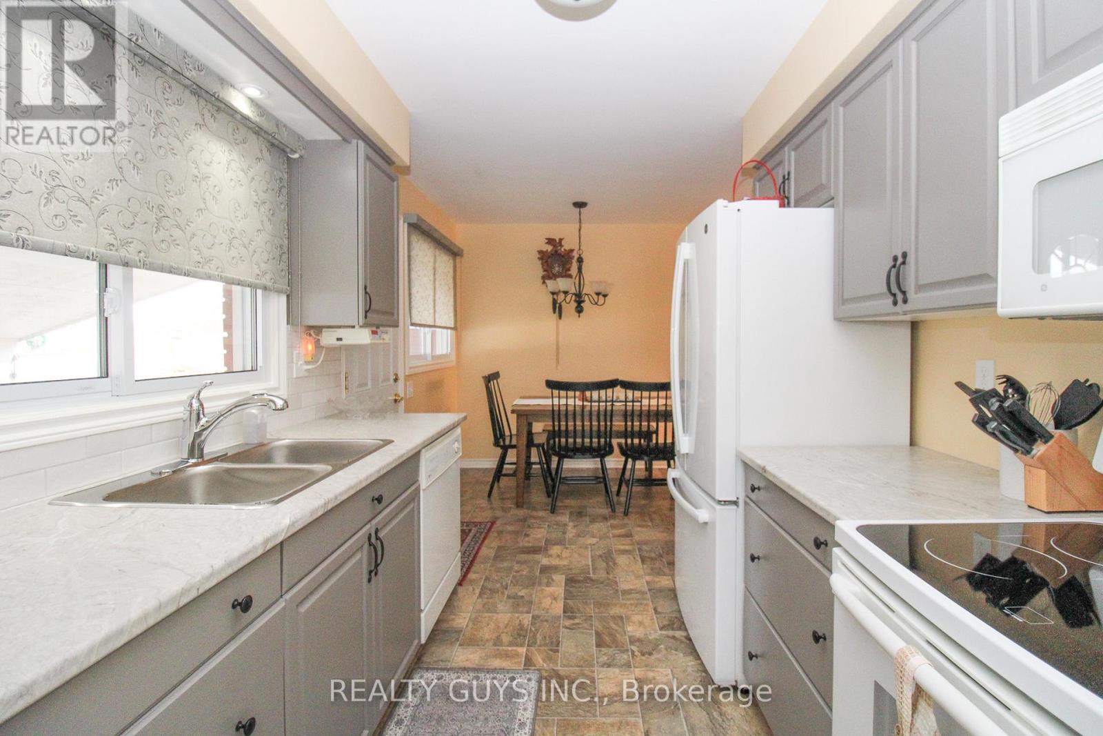 615 SAUGEEN CRESCENT - 18
