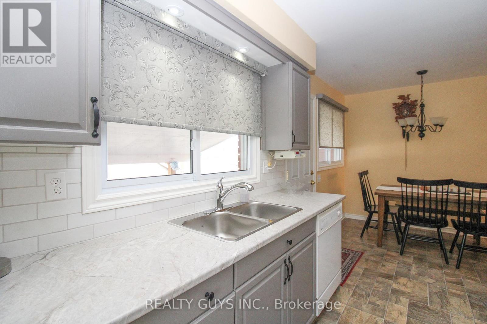 615 SAUGEEN CRESCENT - 19