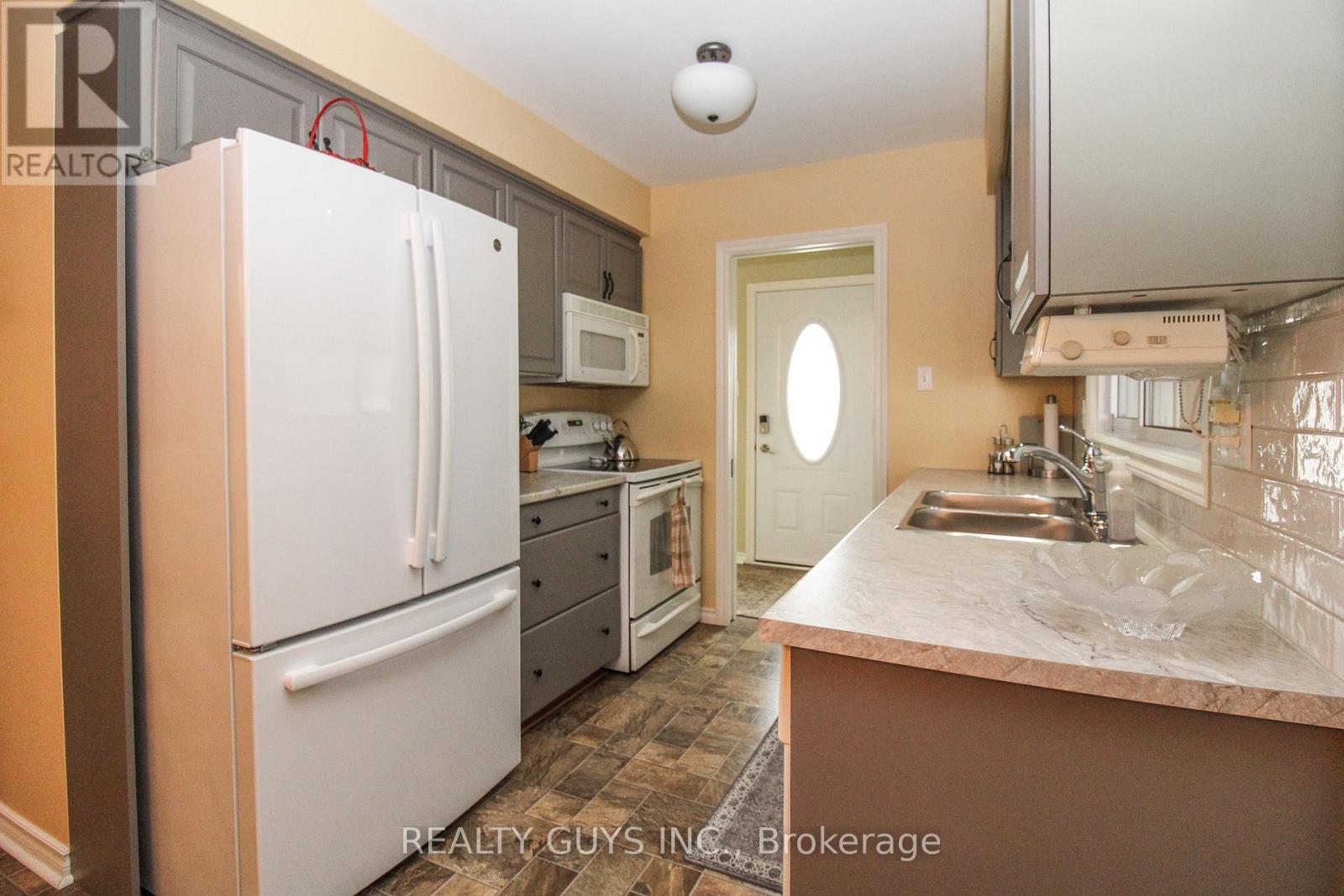 615 SAUGEEN CRESCENT - 20