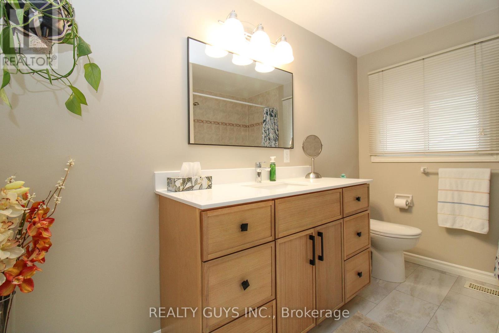 615 SAUGEEN CRESCENT - 30