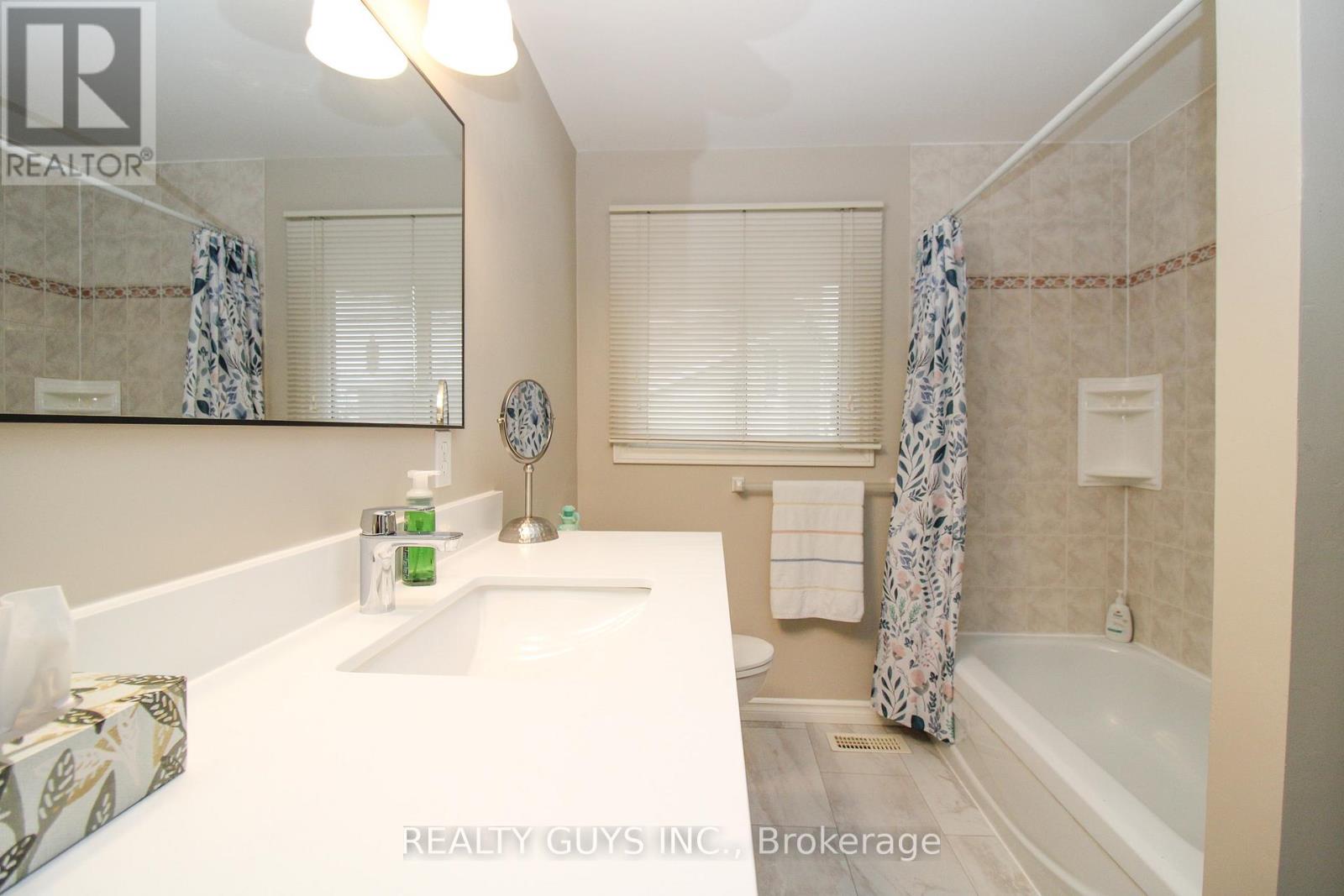 615 SAUGEEN CRESCENT - 31