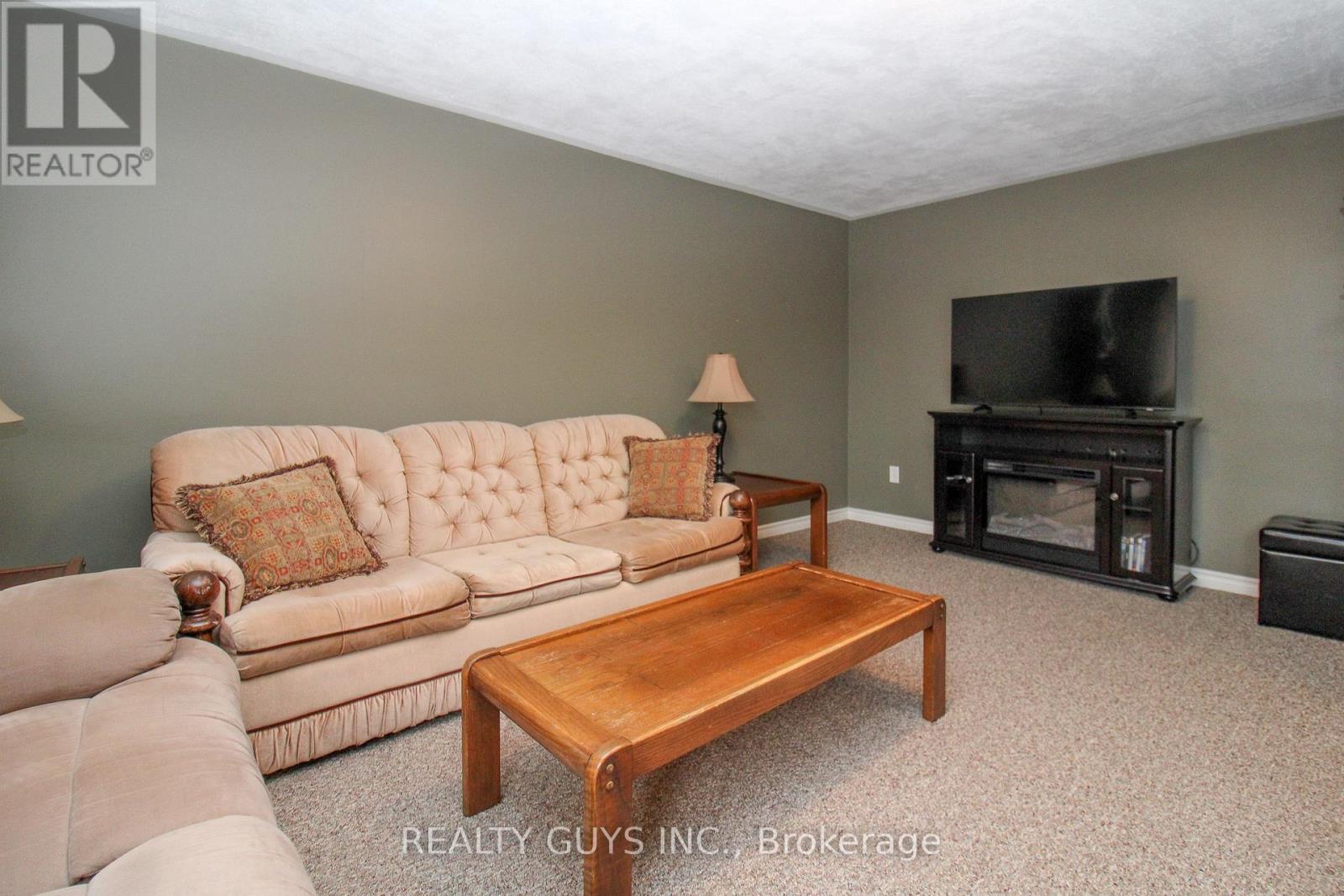 615 SAUGEEN CRESCENT - 34