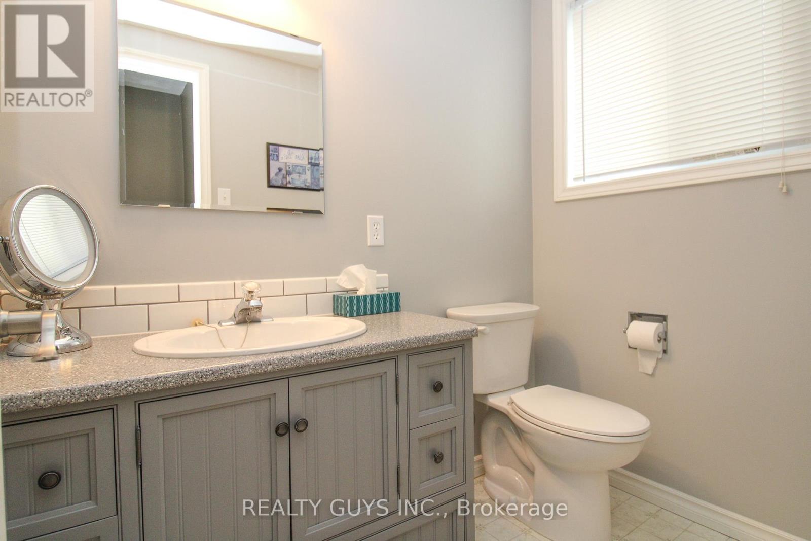 615 SAUGEEN CRESCENT - 38