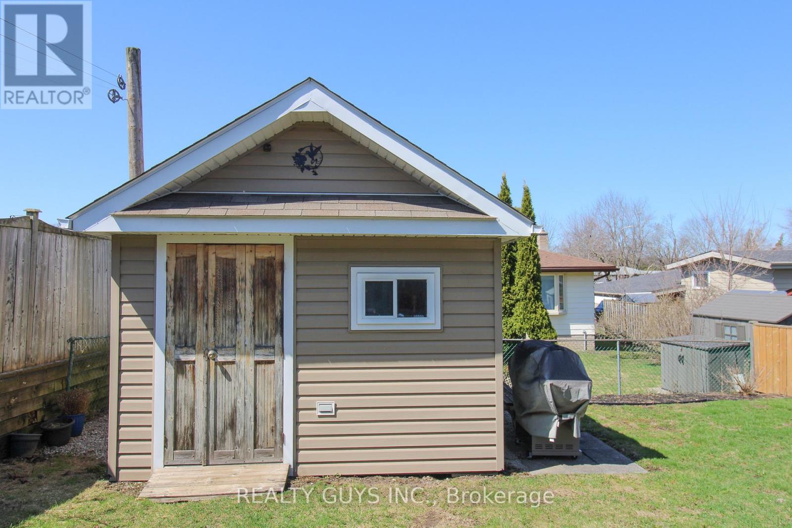 615 SAUGEEN CRESCENT - 5