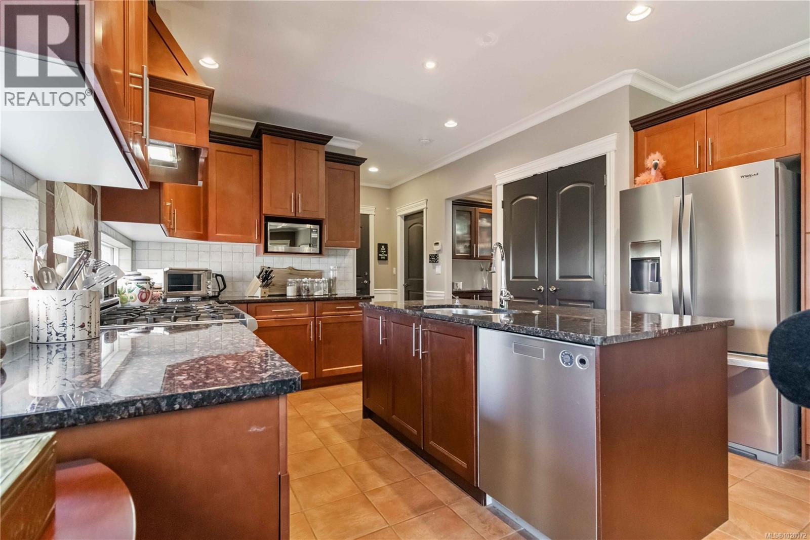 1702 De Sousa Pl, Saanich