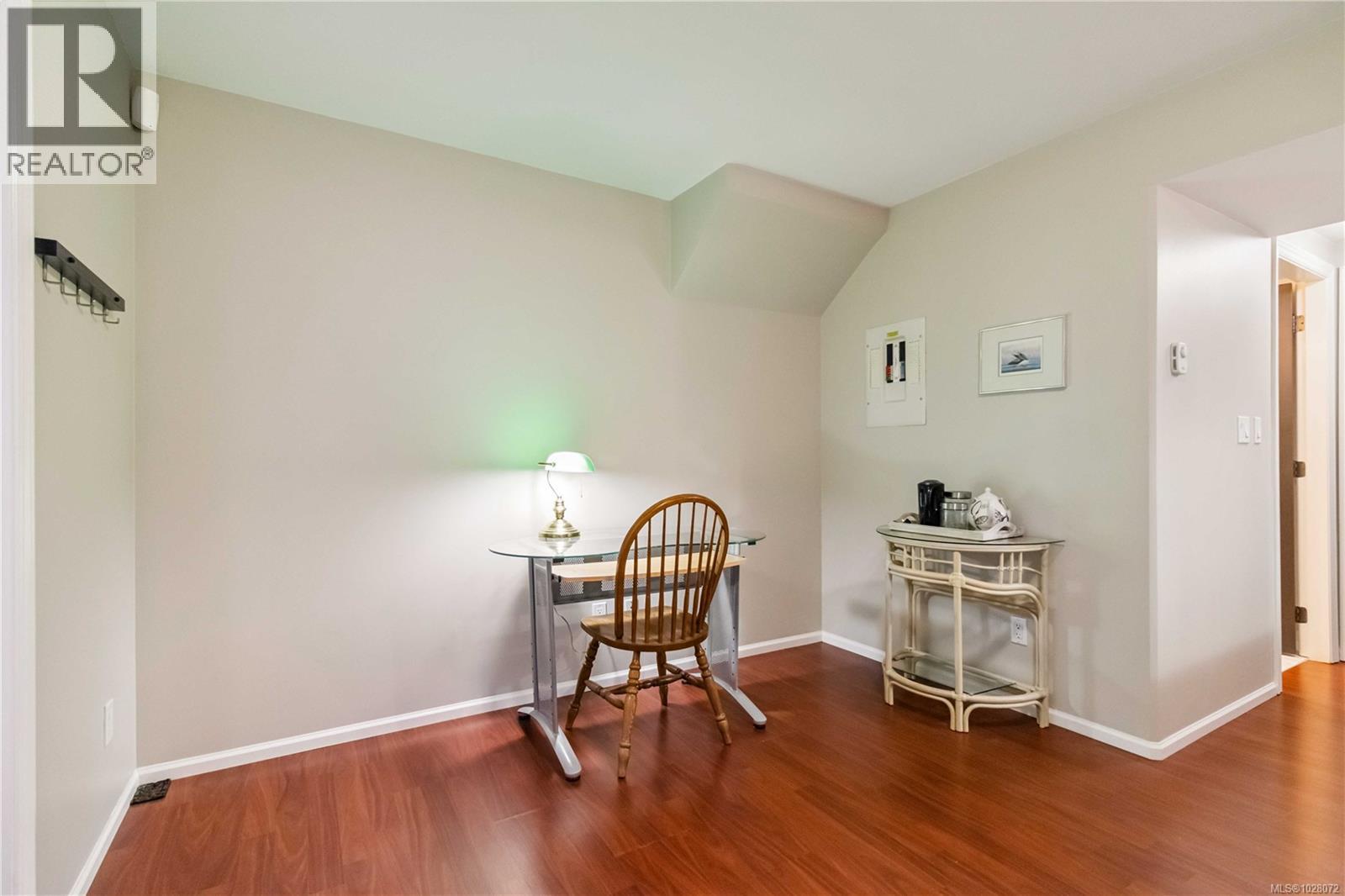 1702 De Sousa Pl, Saanich