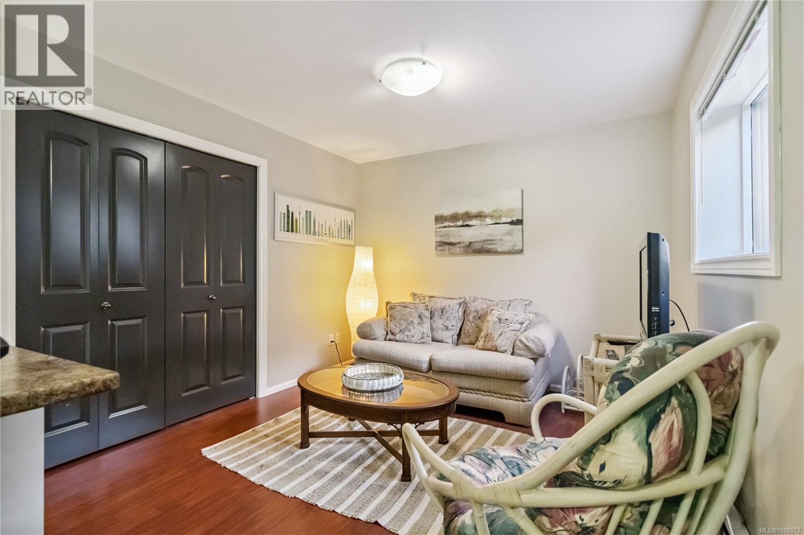 1702 De Sousa Pl, Saanich