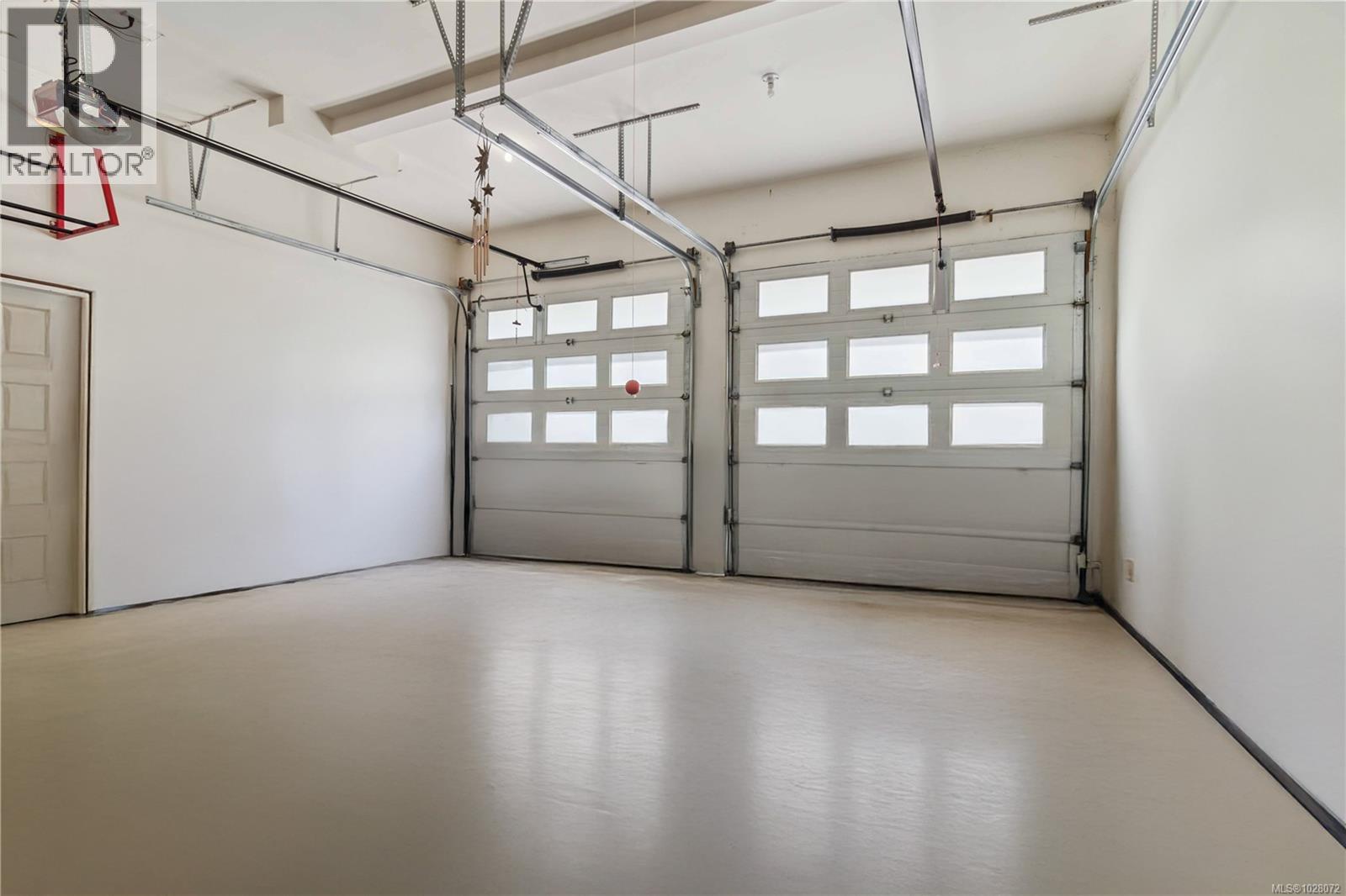 1702 De Sousa Pl, Saanich