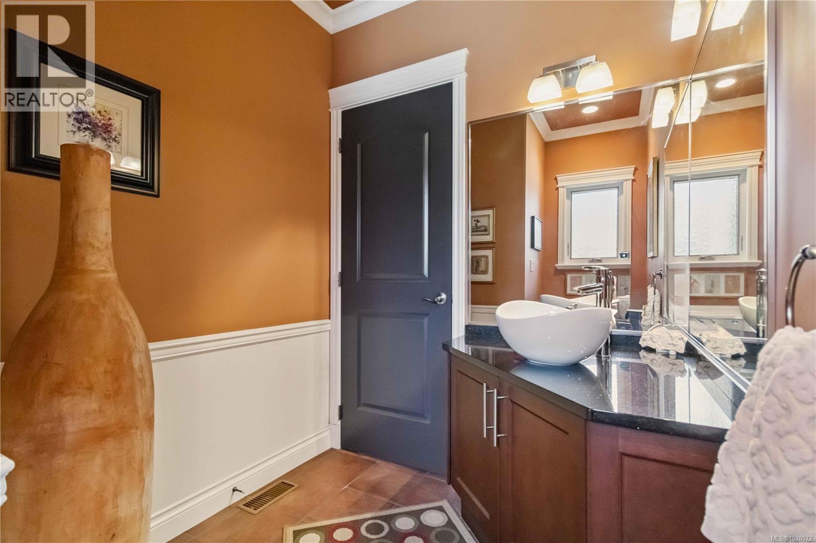 1702 De Sousa Pl, Saanich