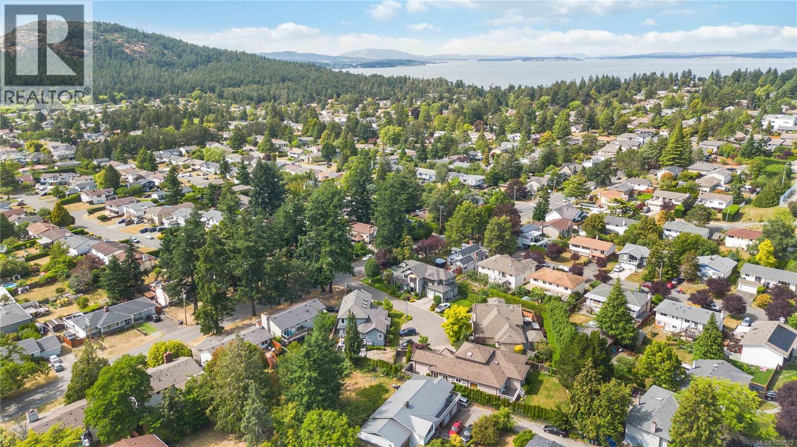 1702 De Sousa Pl, Saanich