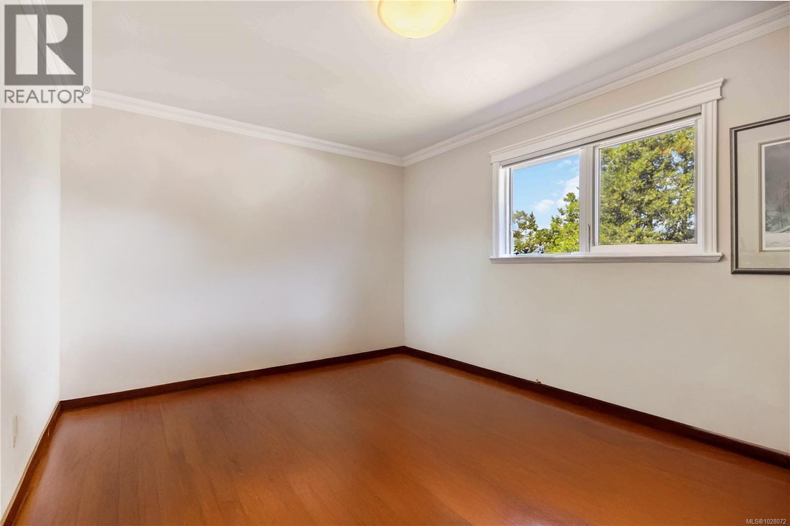 1702 De Sousa Pl, Saanich