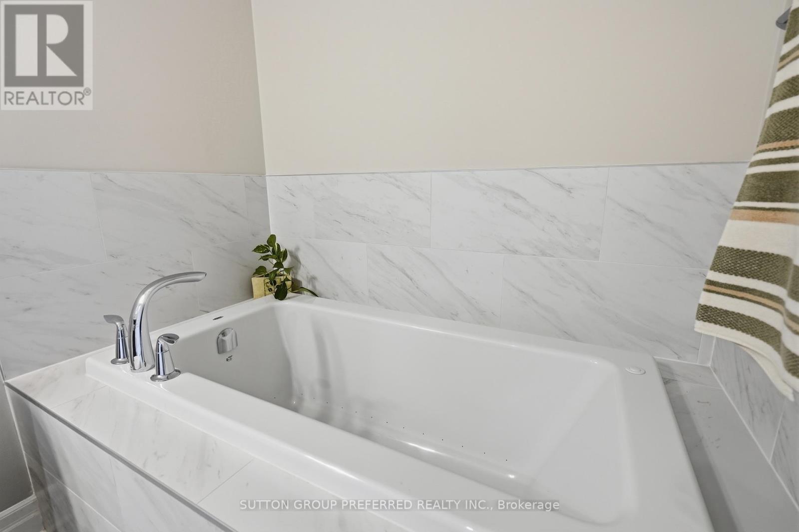 401 - 1200 COMMISSIONERS ROAD W — photo 26