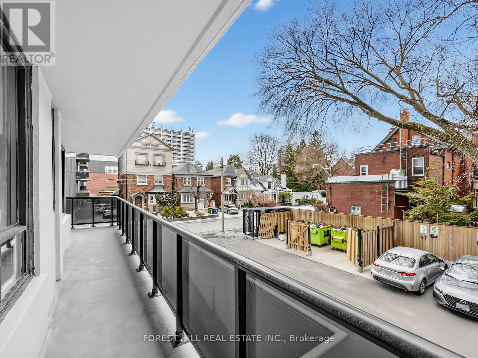 102 – 70 SPADINA ROAD
