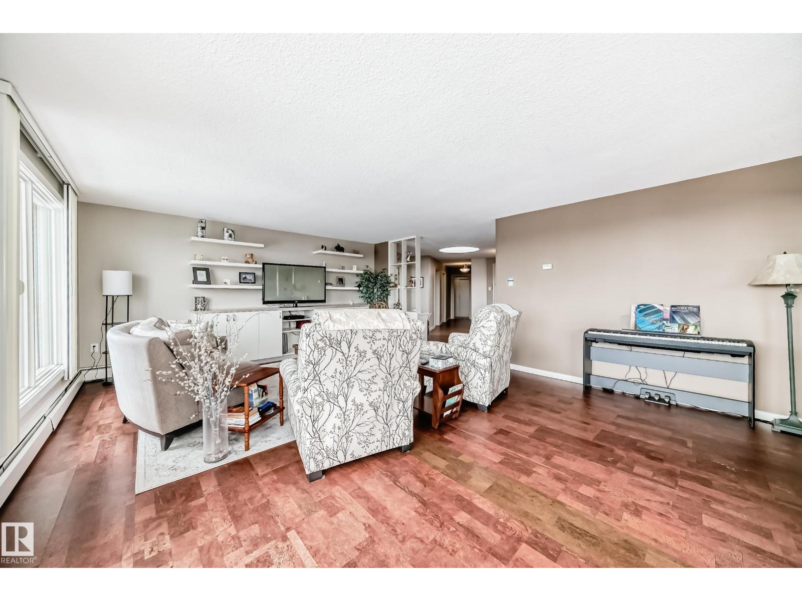 #716 10011 117 ST NW - 16