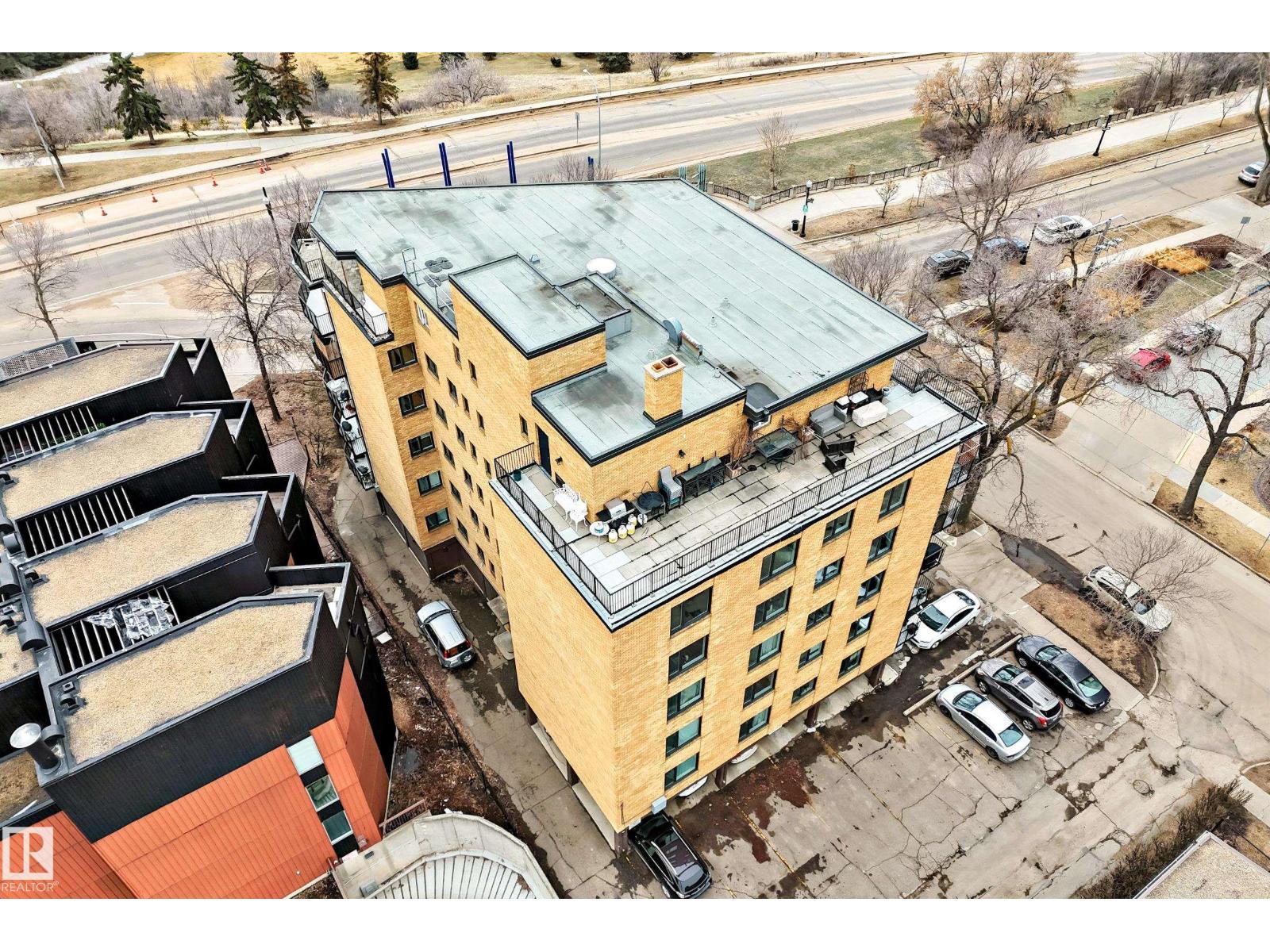 #716 10011 117 ST NW - 36