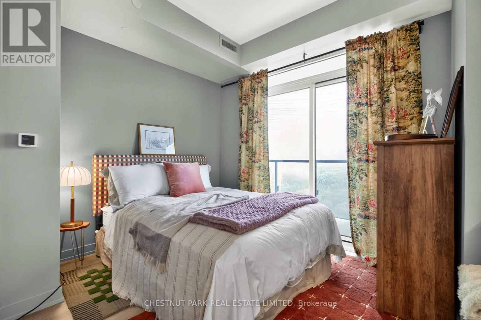 2810 - 117 BROADWAY AVENUE