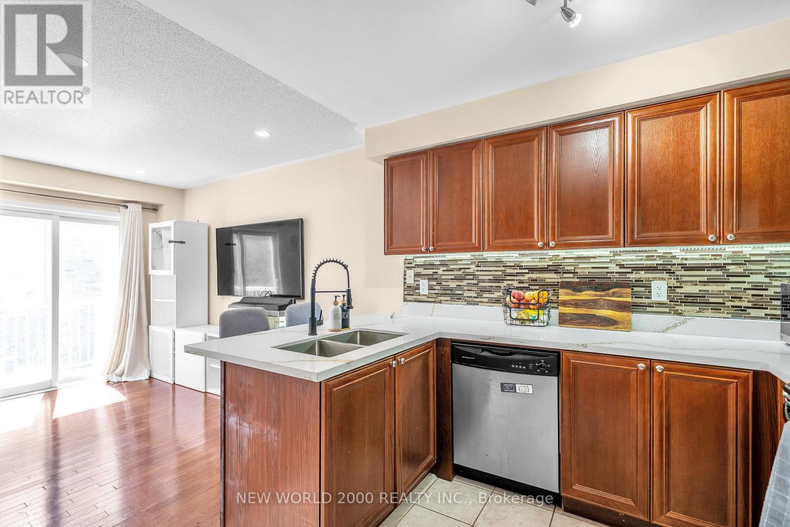 Family friendly kitchen (lots of storage)
