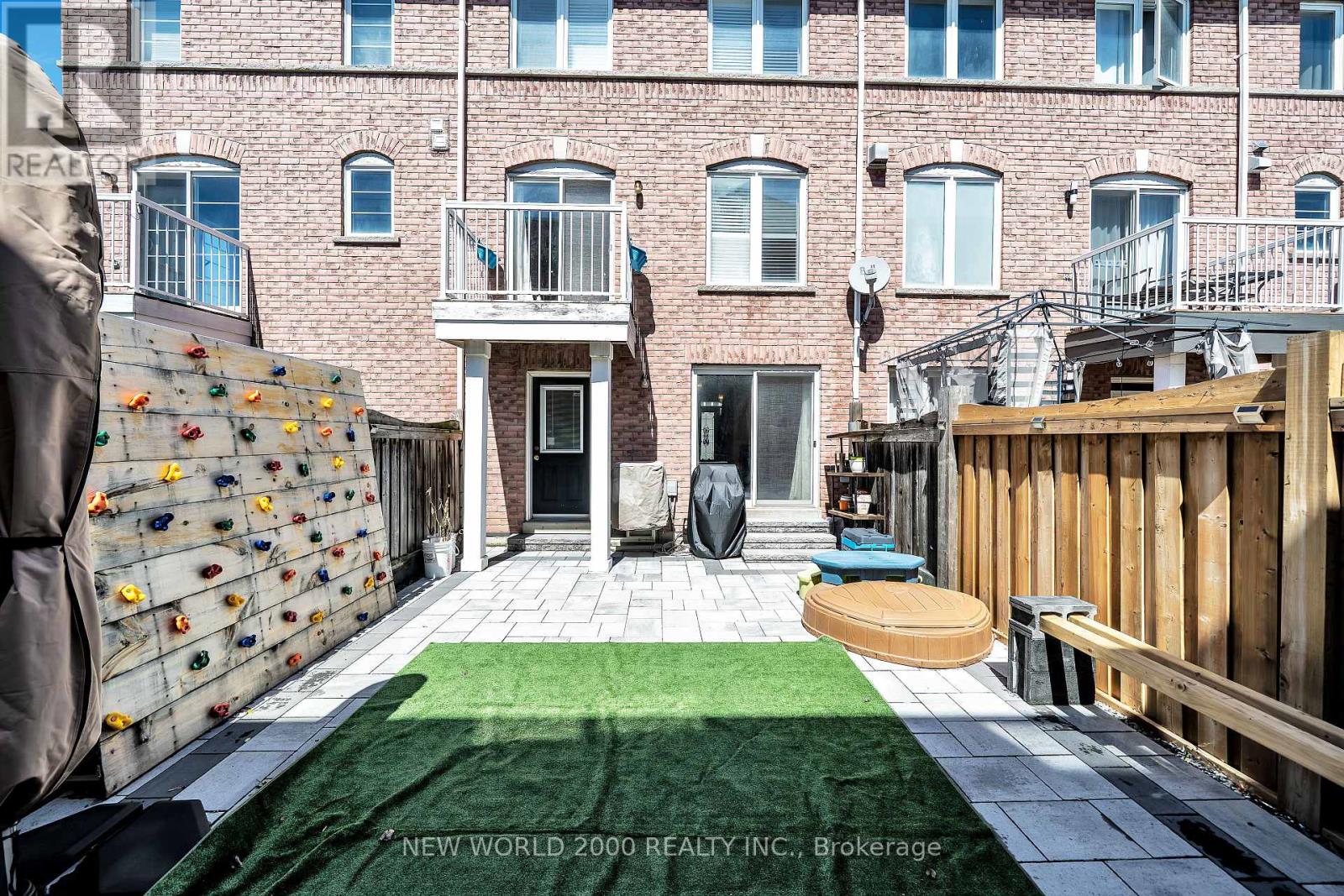 Family friendly private backyard