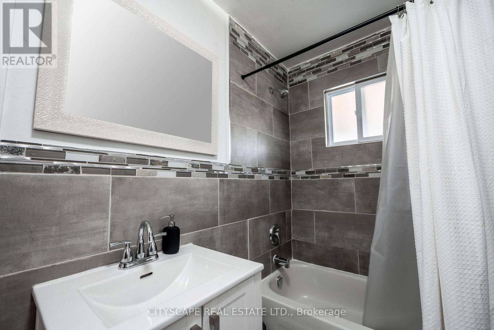 5073 KITCHENER STREET - 18