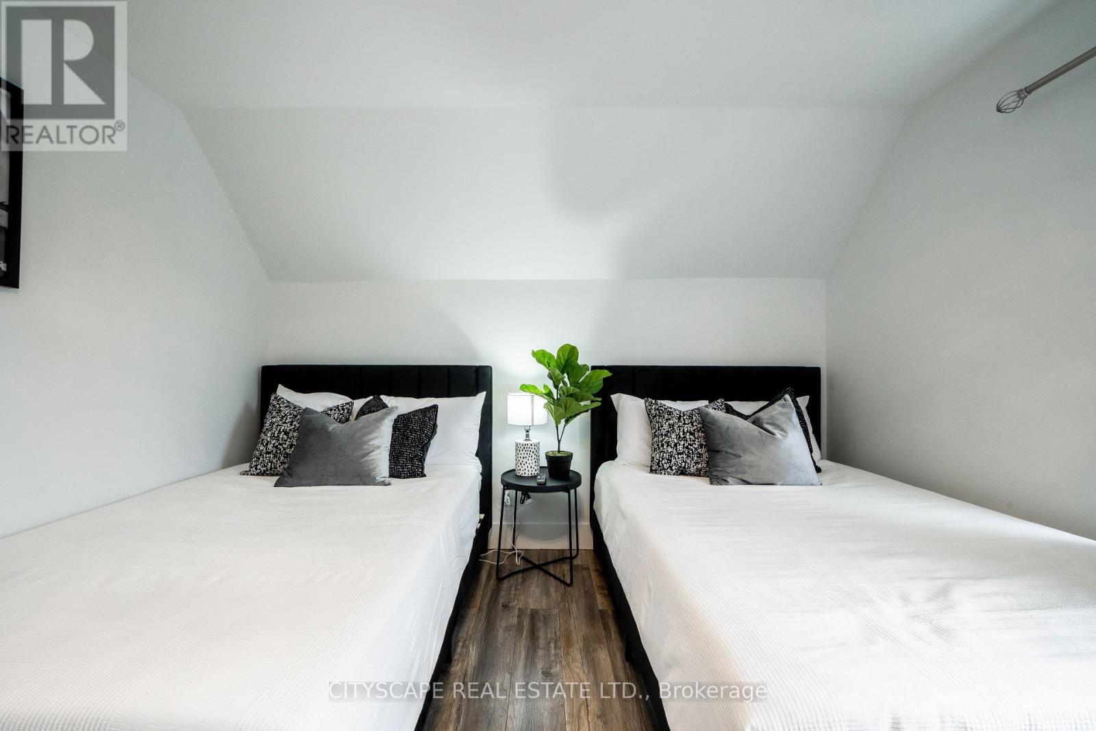 5073 KITCHENER STREET - 20