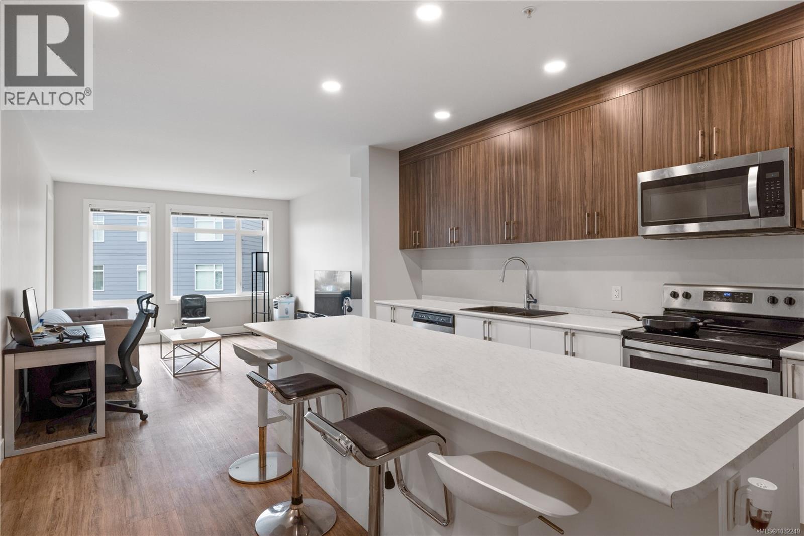 #103 6540 Metral Dr - Image 3