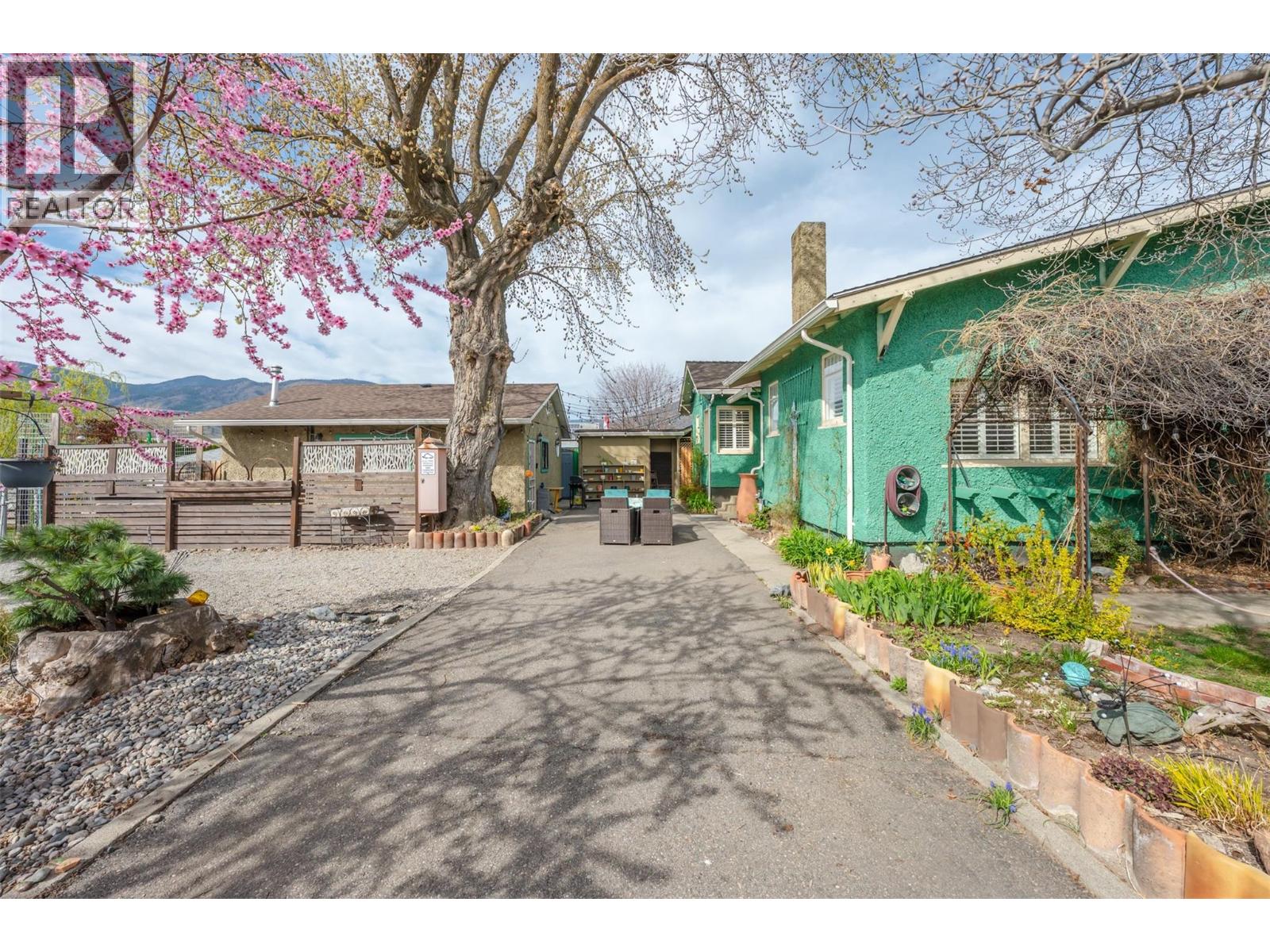 100 HUTH Avenue, Penticton