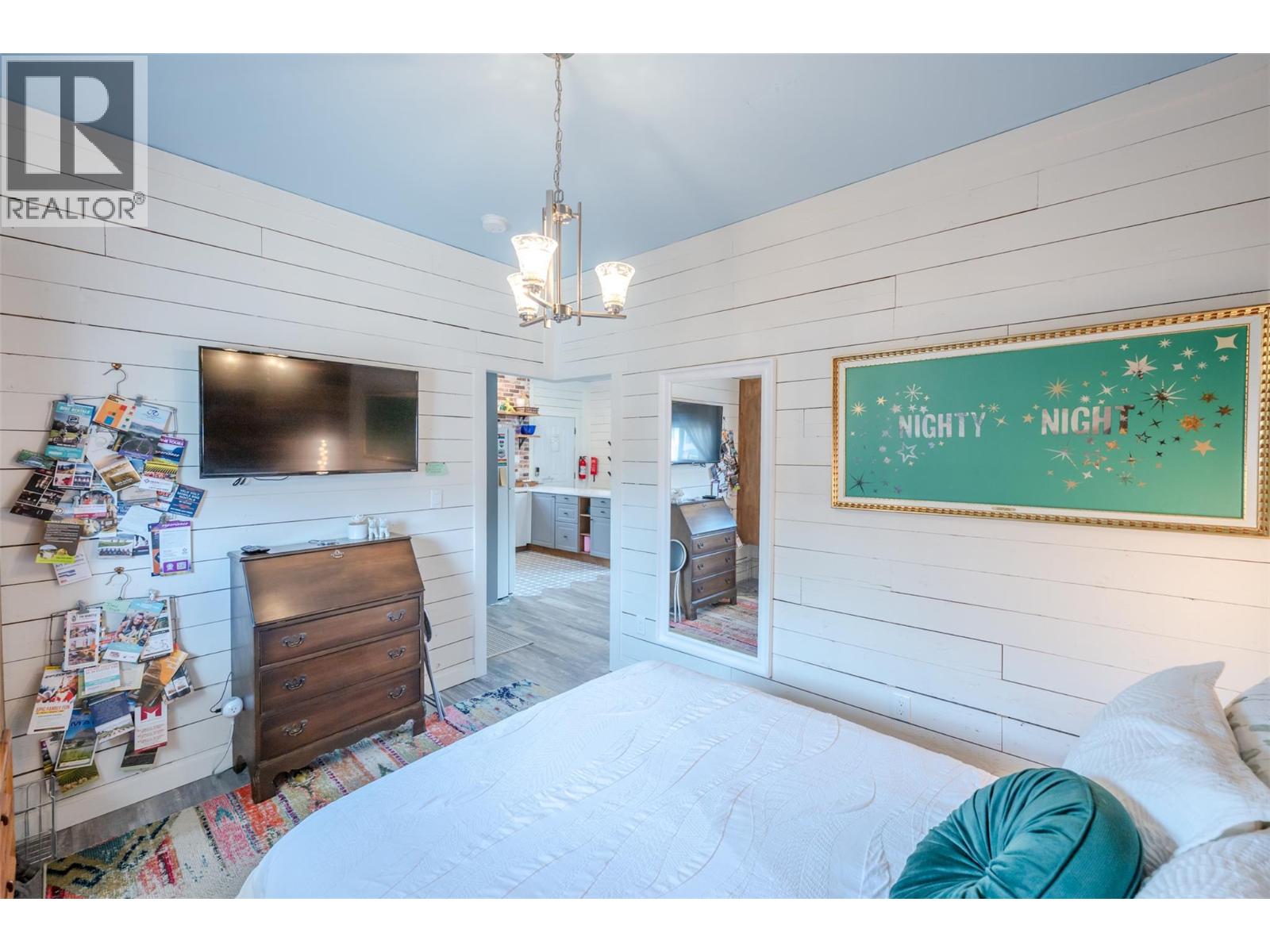 100 HUTH Avenue, Penticton