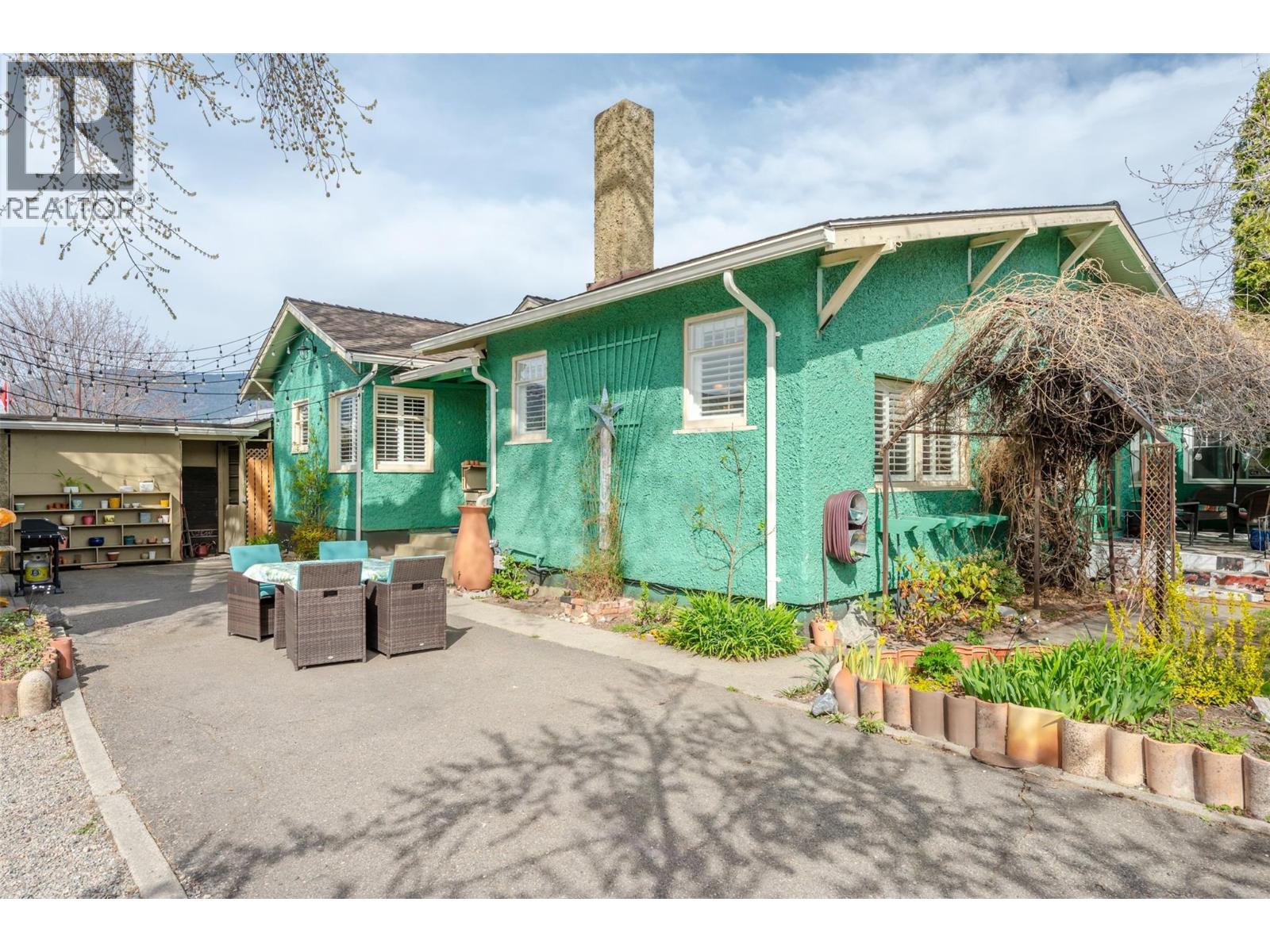 100 HUTH Avenue, Penticton