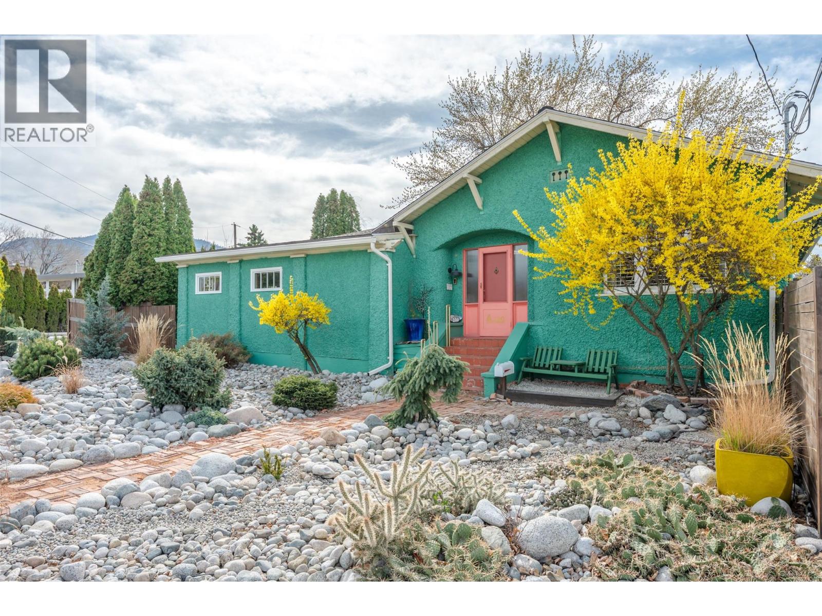 100 HUTH Avenue, Penticton