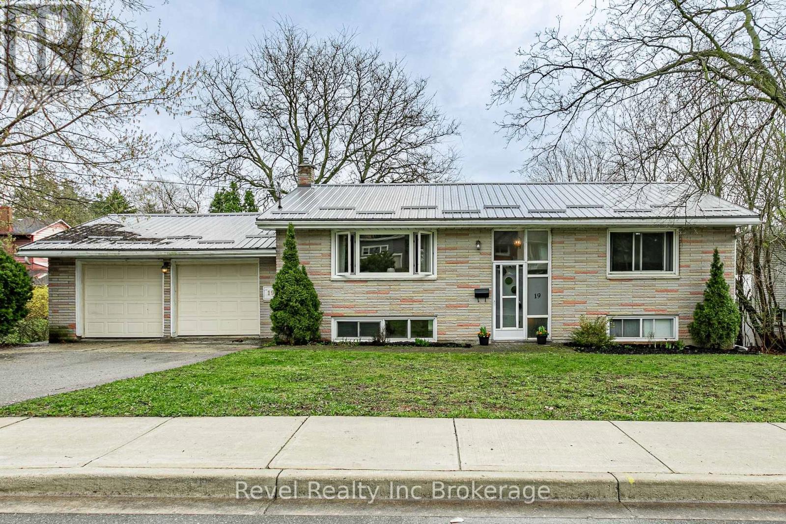 19 DUFFERIN STREET - 1