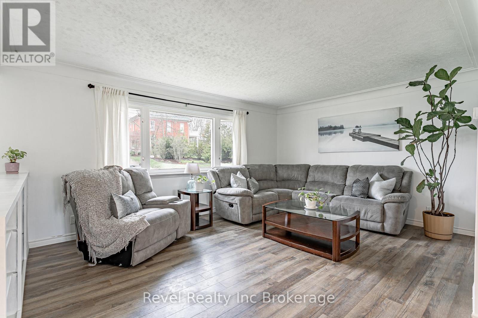 19 DUFFERIN STREET — photo 5