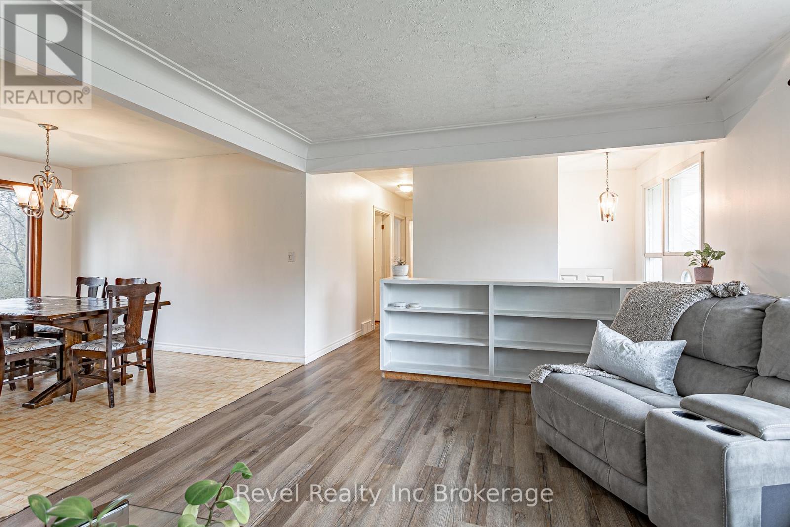 19 DUFFERIN STREET — photo 6