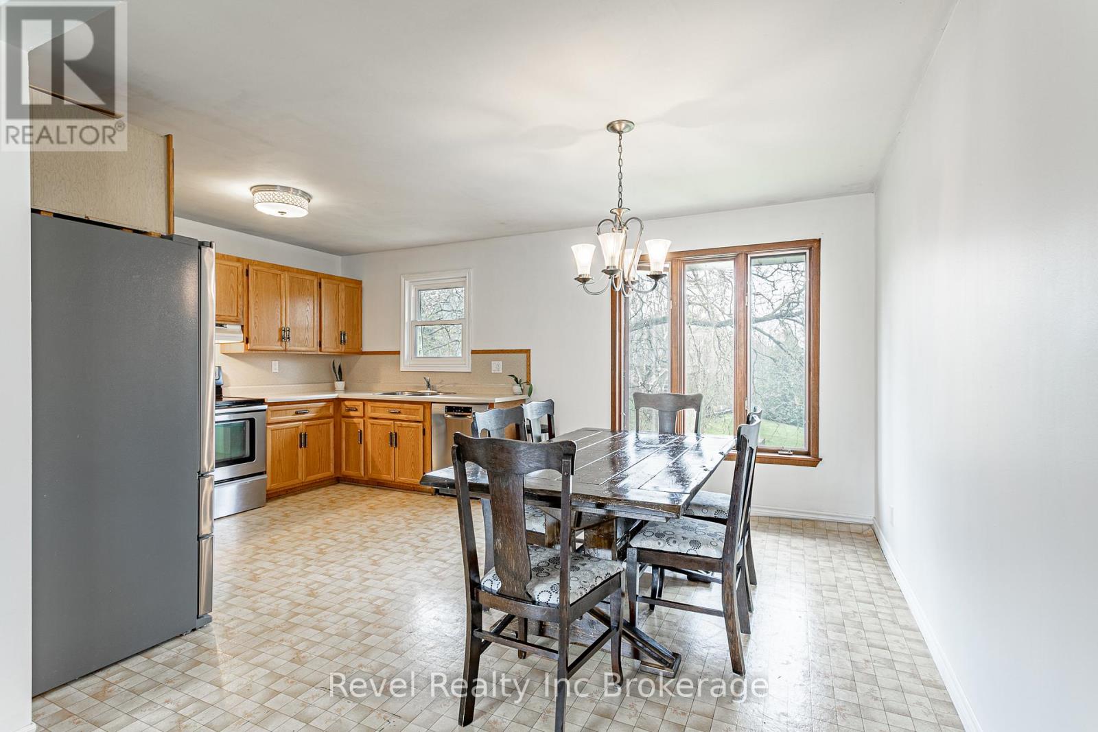 19 DUFFERIN STREET — photo 7