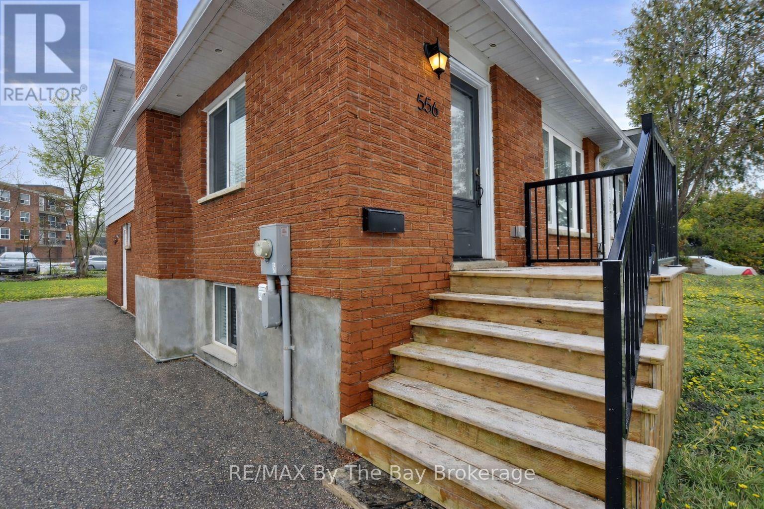 Separate Entrance at the Side to Apartment