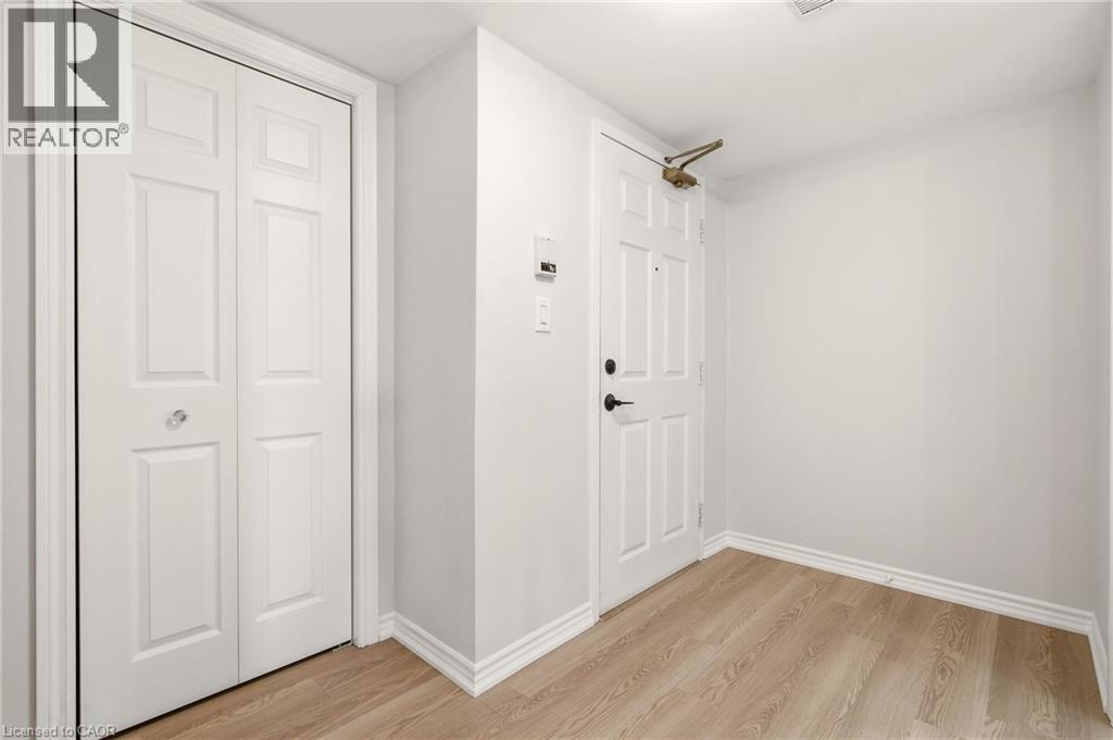1820 WALKERS Line Unit# 213, Burlington, Ontario, L7M4V4 — Photo 3