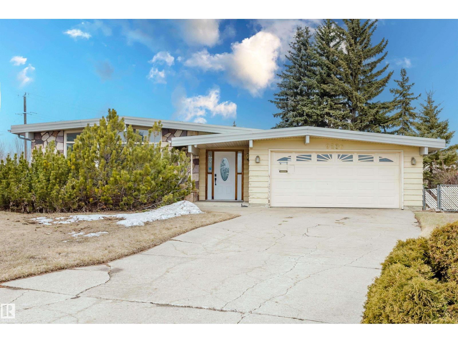 9536 151 AV NW - 7