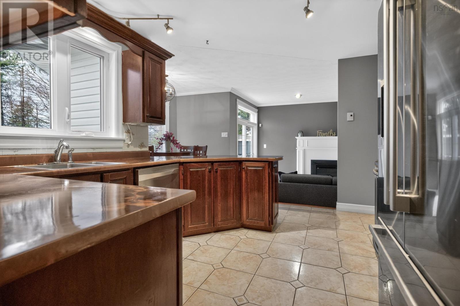 Property 10 of 51 of 144 Pinewood Crescent