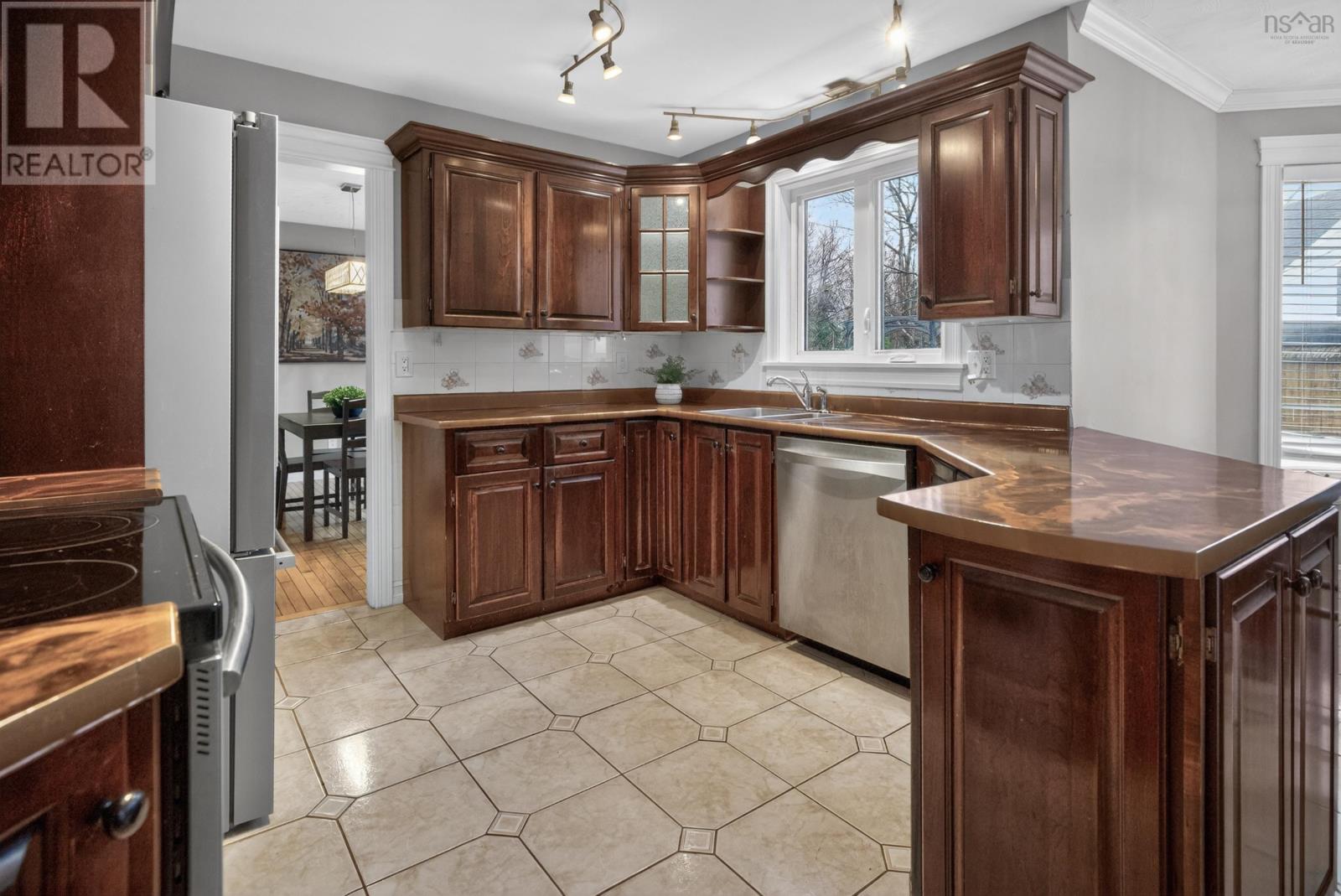 Property 12 of 51 of 144 Pinewood Crescent