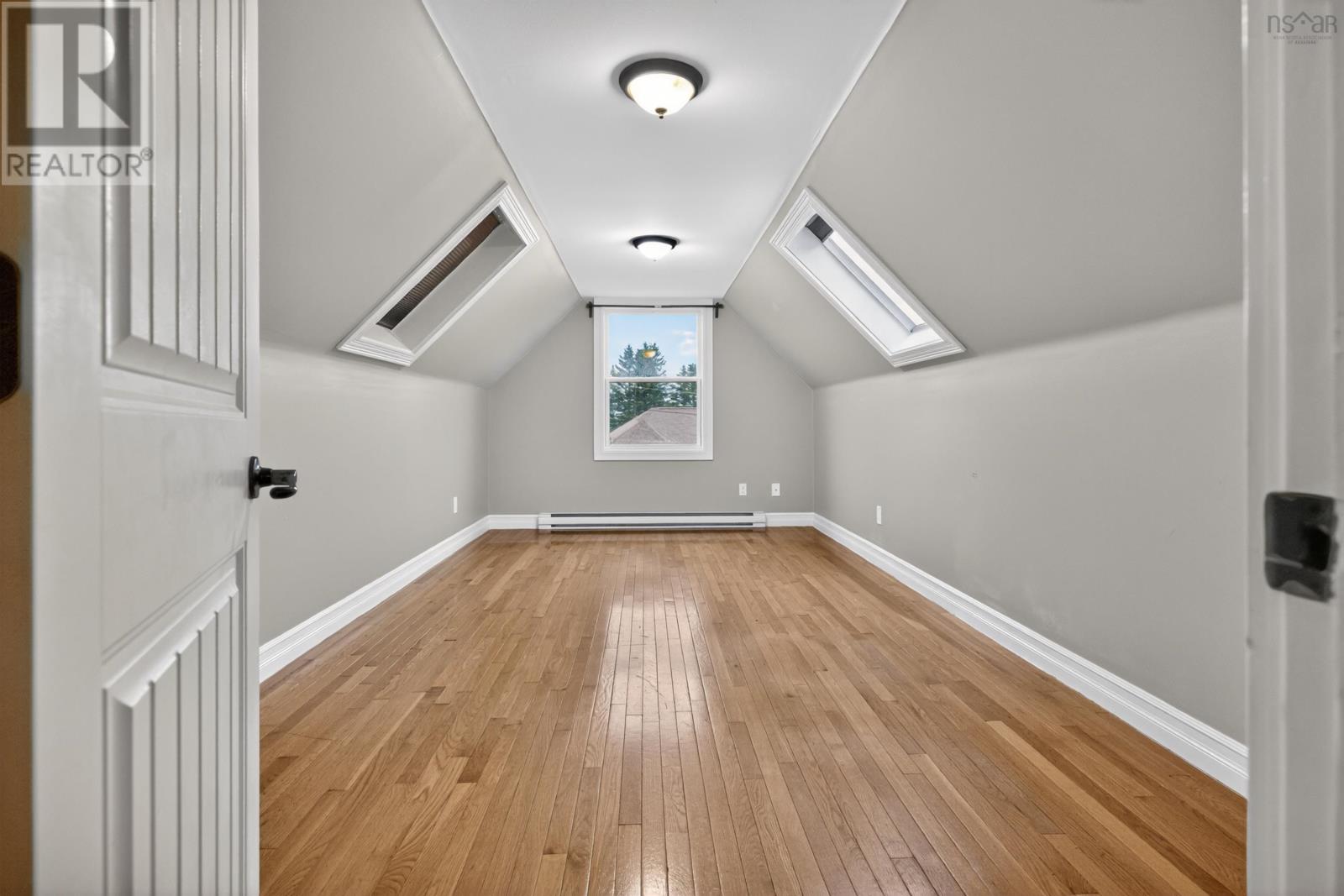 Property 28 of 51 of 144 Pinewood Crescent