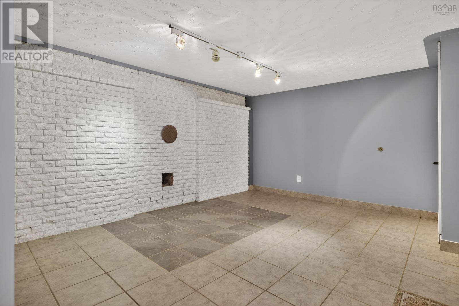 Property 38 of 51 of 144 Pinewood Crescent