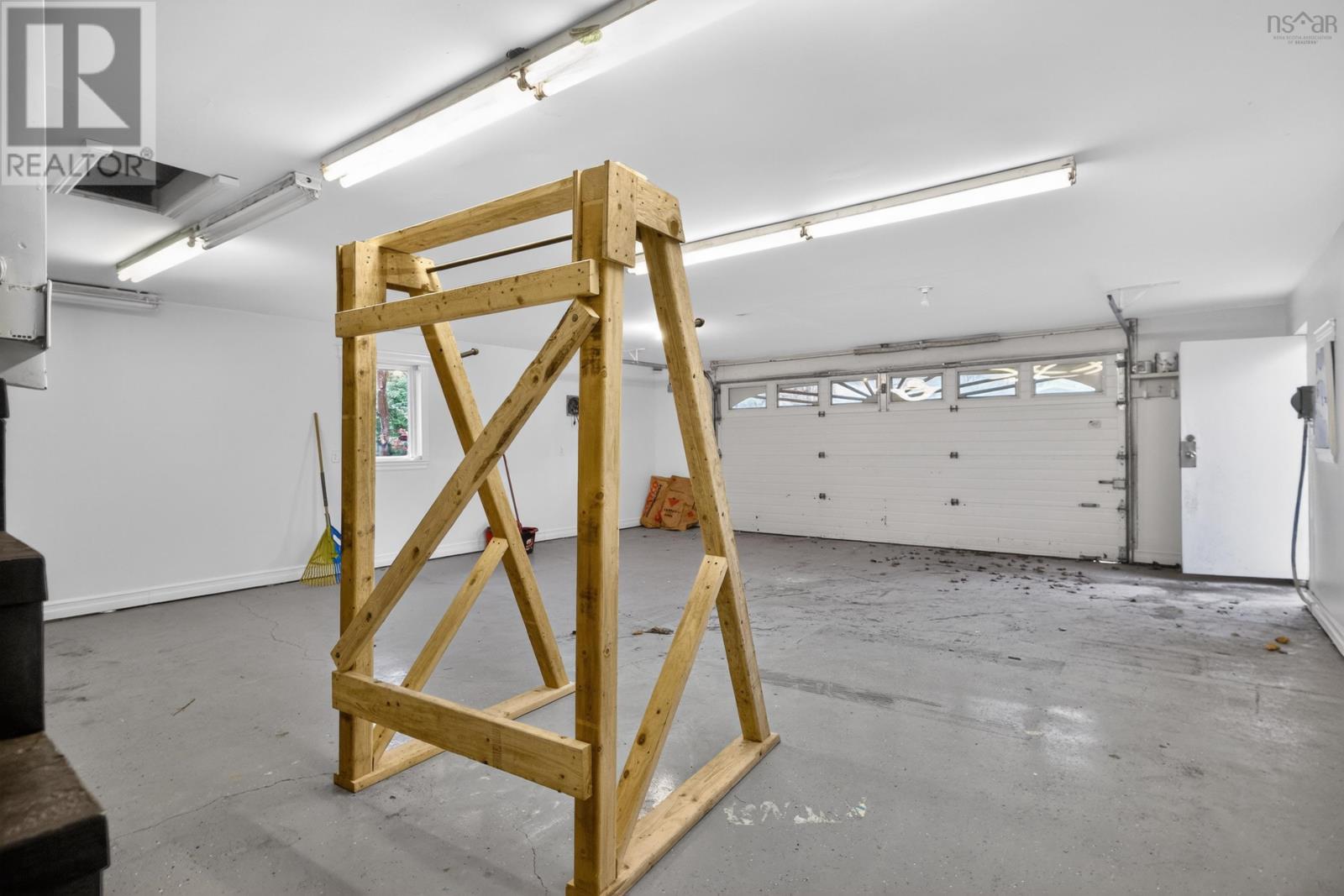 Property 41 of 51 of 144 Pinewood Crescent