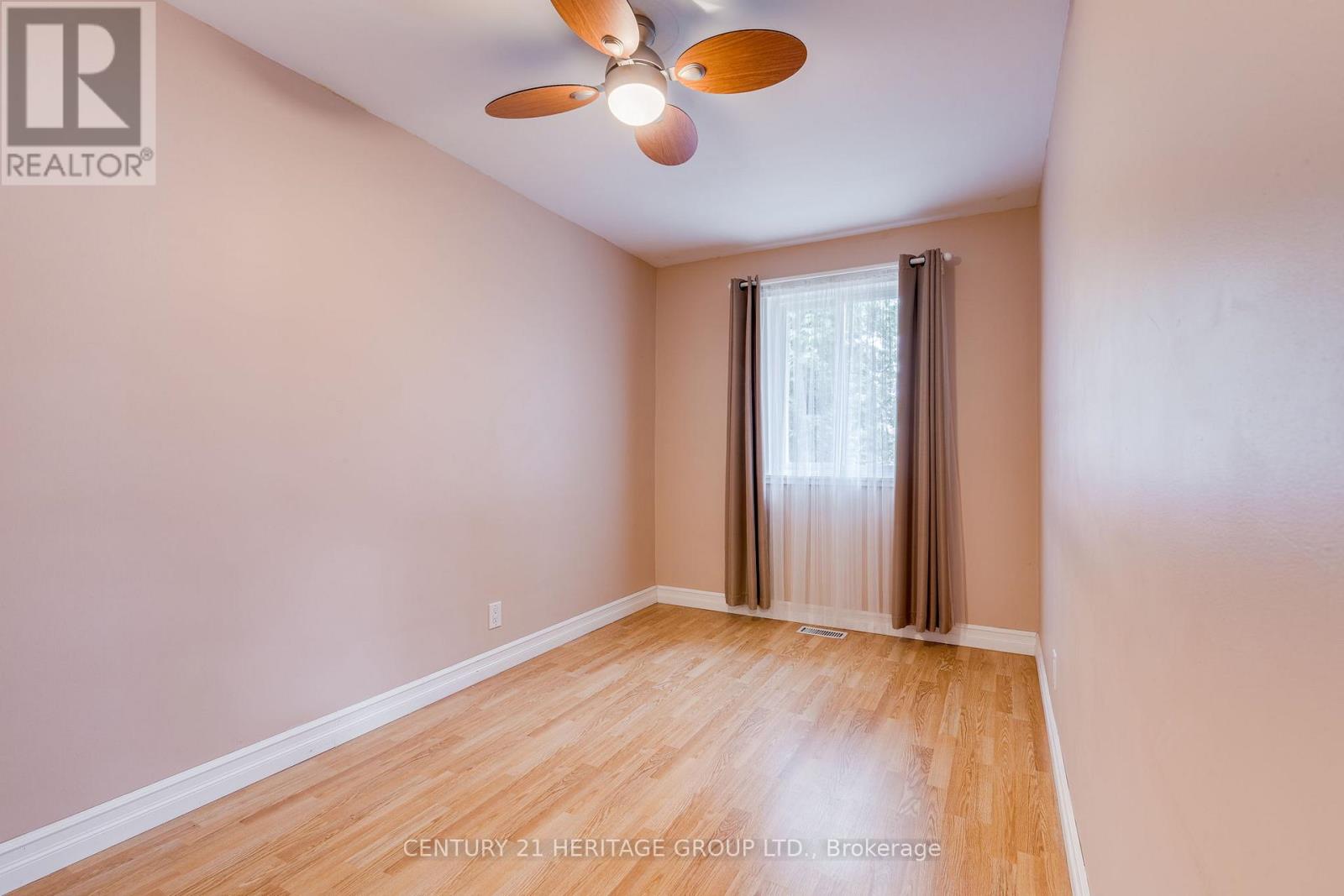 69 LINDSAY AVENUE - 19