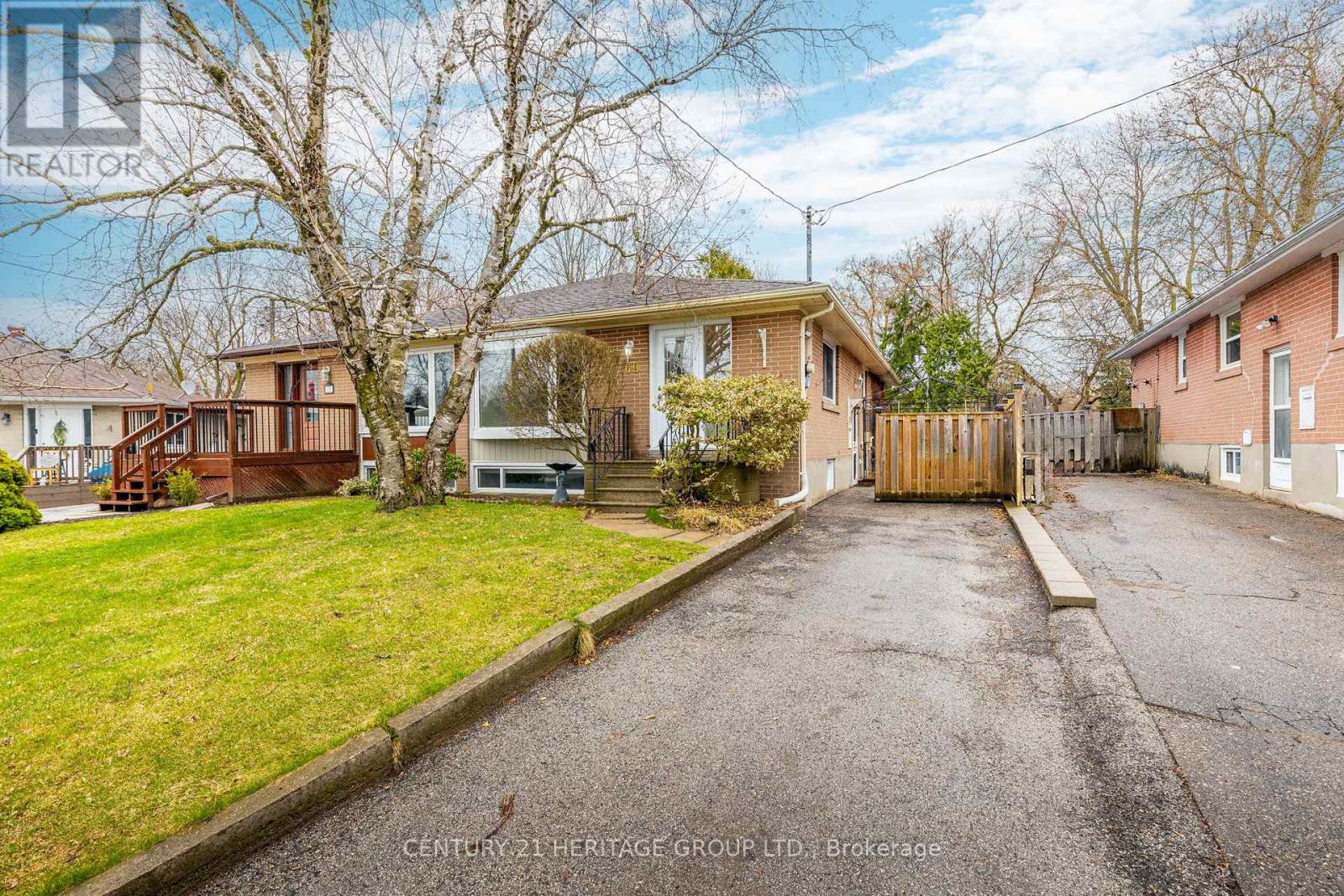 69 LINDSAY AVENUE - 2