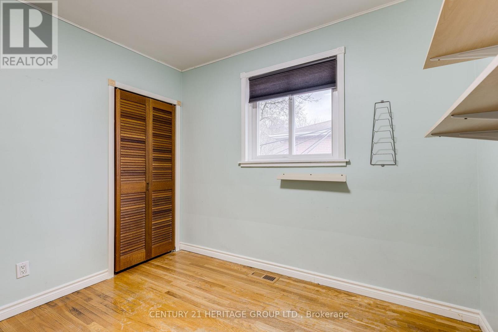 69 LINDSAY AVENUE - 24
