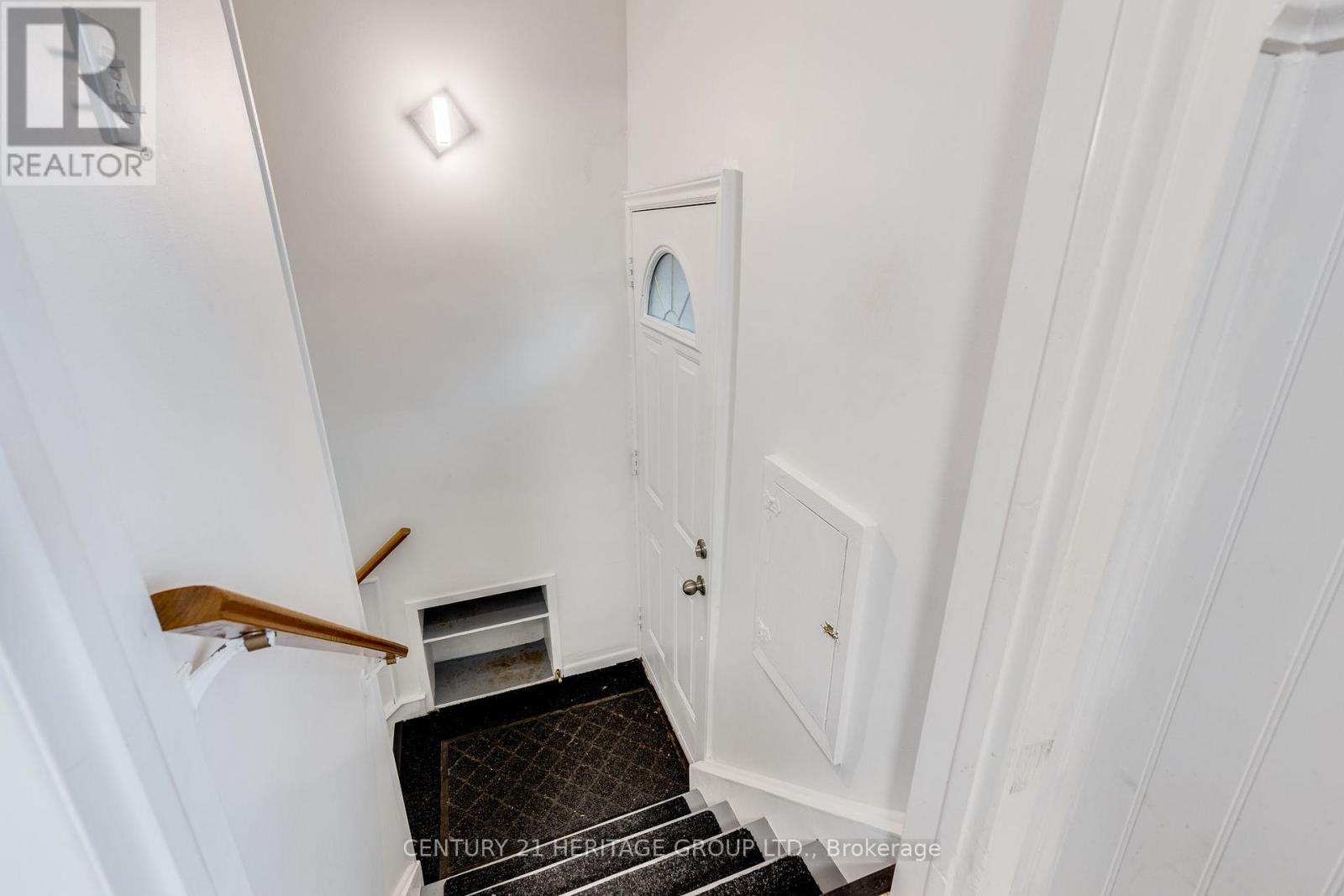 69 LINDSAY AVENUE - 25