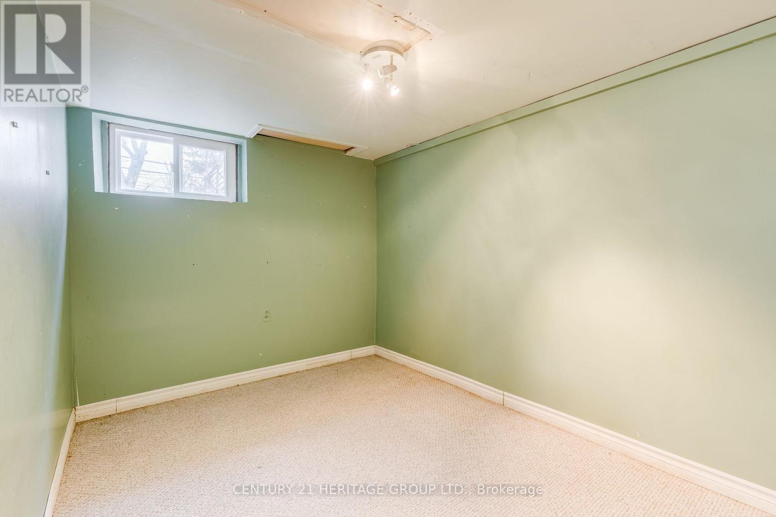 69 LINDSAY AVENUE - 30