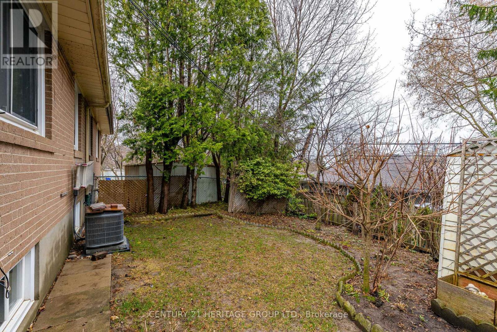 69 LINDSAY AVENUE - 32