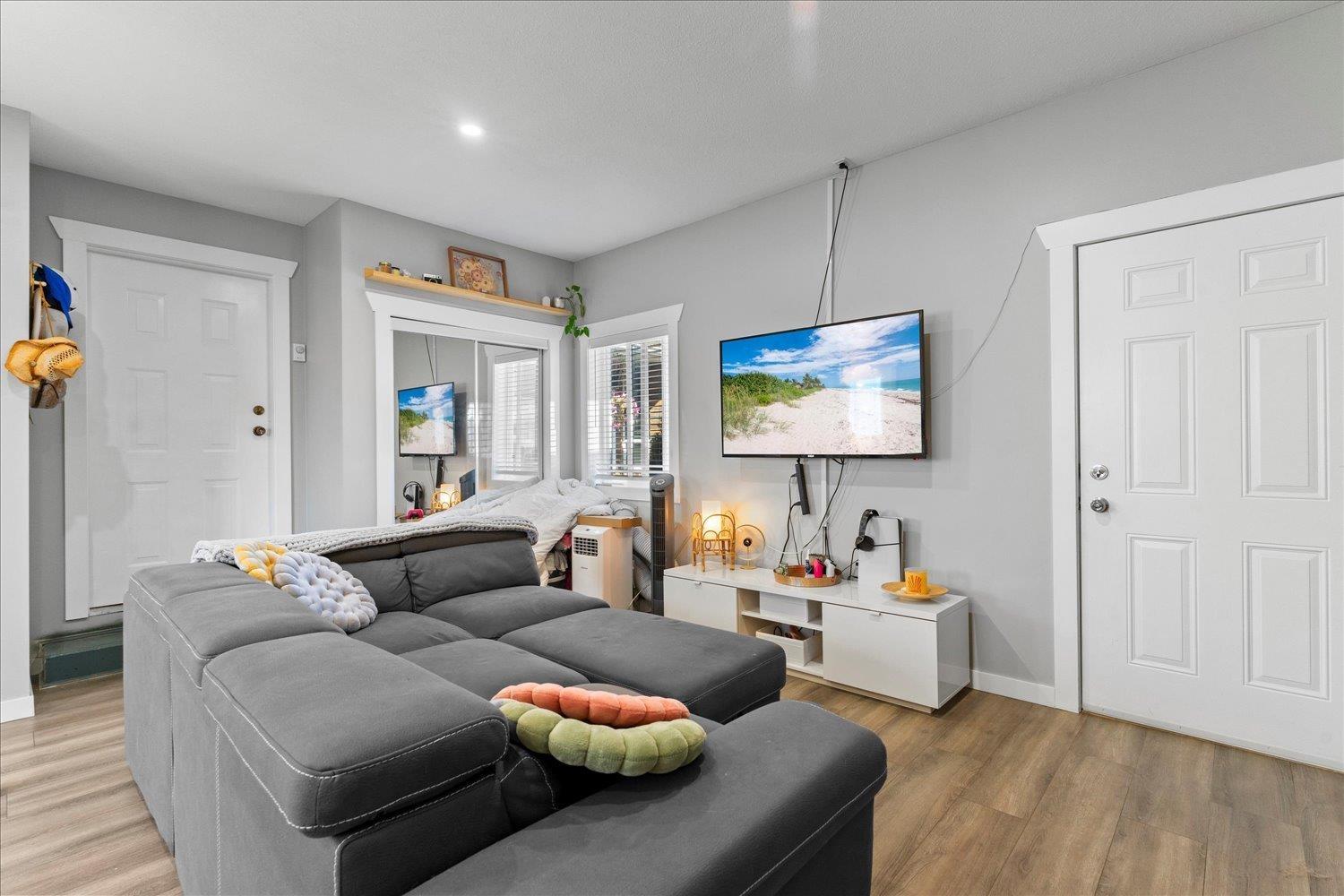 6279 SILVERTHORNE ROAD, Sardis South, Chilliwack